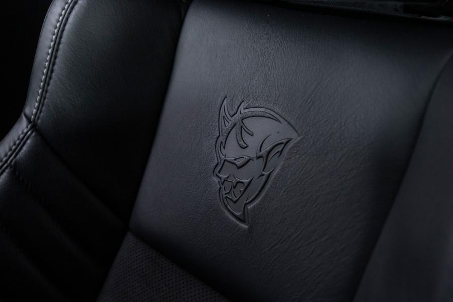 Детали интерьера Dodge Challenger SRT Demon (LC, 0945 of 3300) 2018 года  (фото 74 из 109)